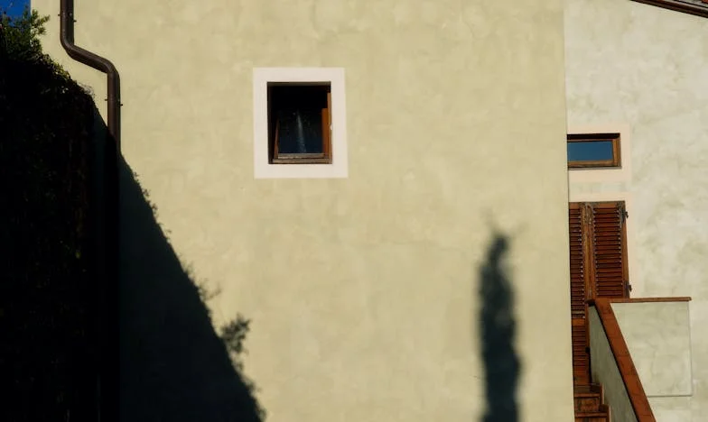 „Стани и ми свари кафе!” – Как зет ми преобърна дома ни за две седмици и аз разбрах къде са границите на семейството