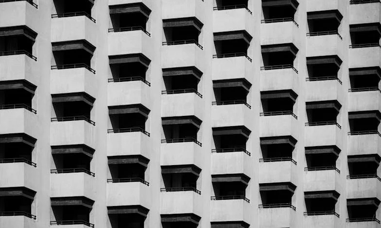 Четирите апартамента на Божена – разказ за алчността и семейните рани