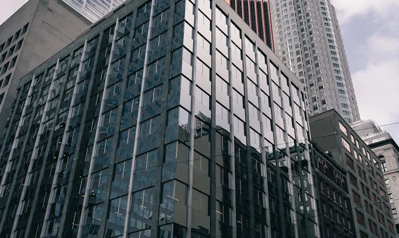 Между чука и наковалнята: Как свекървата ми разби брака ми