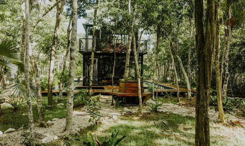 Между две поколения: Когато любовта се превръща в битка за идентичност