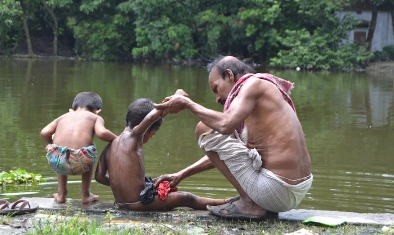 Цял живот работих в чужбина, за да купя домове на децата си. Сега никое от тях не ме иска при себе си…
