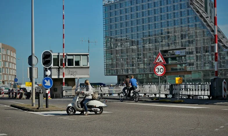 Една фактура в кошчето: Цената на доверието в българското семейство
