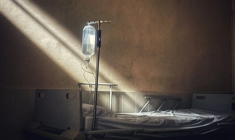 Когато домът престава да бъде убежище: Моята нощна бягство с децата и горчивият урок на доверието