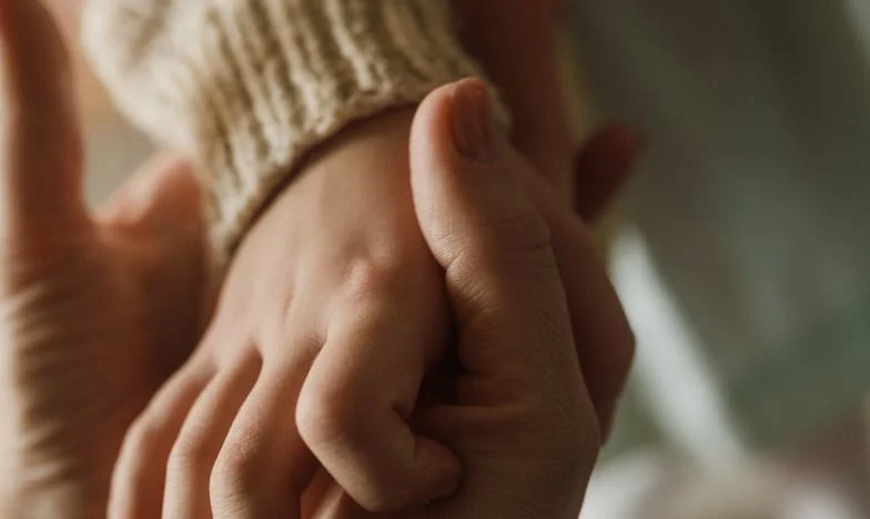 Когато границата се прекрачи: Историята на една майка и нейната съседка