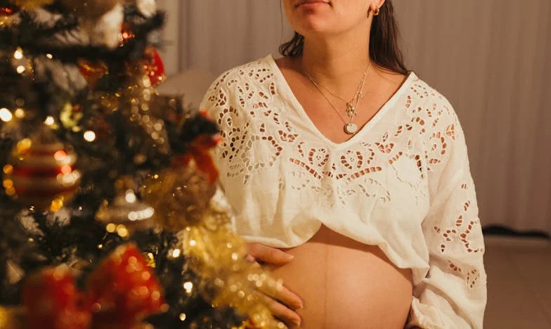 Не бързай да се омъжваш, Емилия: Бягството на една булка от тираничното семейство на годеника си