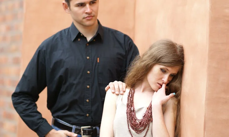 Когато бившият ми съпруг се върна след дванадесет години: Неочаквана среща на прага