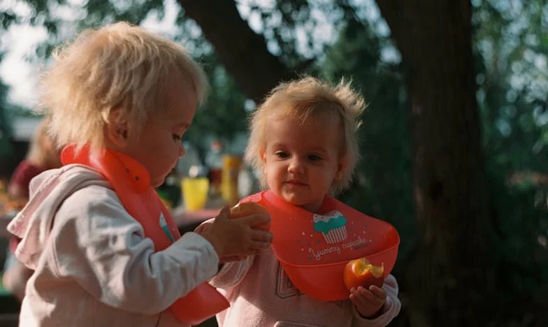 Когато майчинството се превърна в бойно поле: Историята на едно българско семейство на ръба