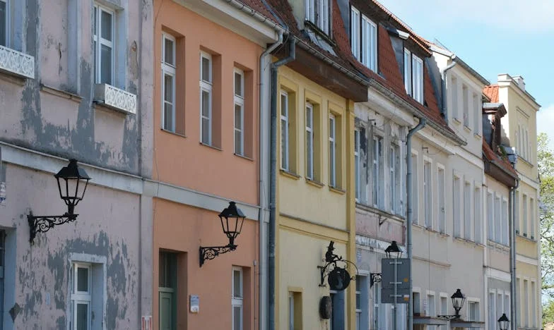 Dom, który miał być schronieniem – historia o rodzinnych konfliktach i zdradzie
