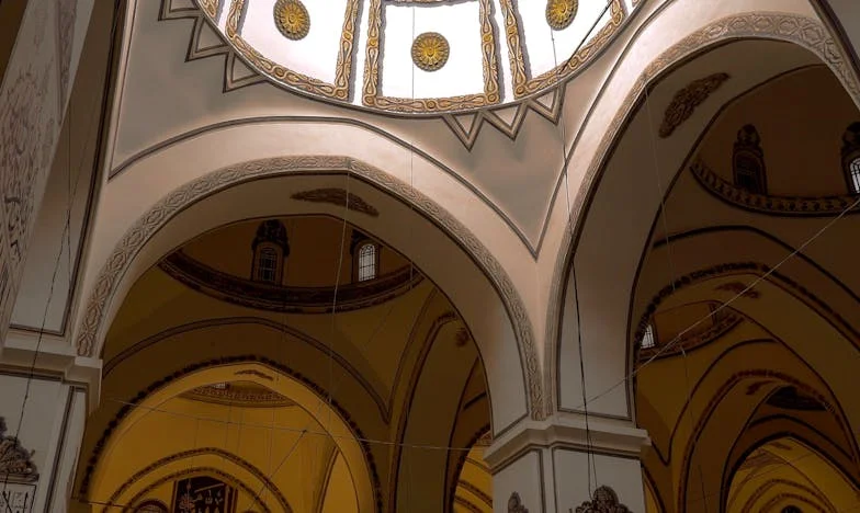 Nigdy nie wpuszczaj samotnej przyjaciółki przez próg – historia o przyjaźni, macierzyństwie i cieniu podejrzeń