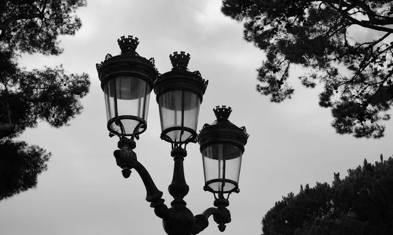 Cień siostrzanej willi: Historia o zerwanych więzach