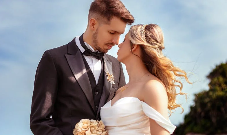 Mój Mąż Wtrącił Mnie do Basenu Celowo Podczas Sesji Ślubnej – Reakcja Mojego Ojca Zaskoczyła Wszystkich