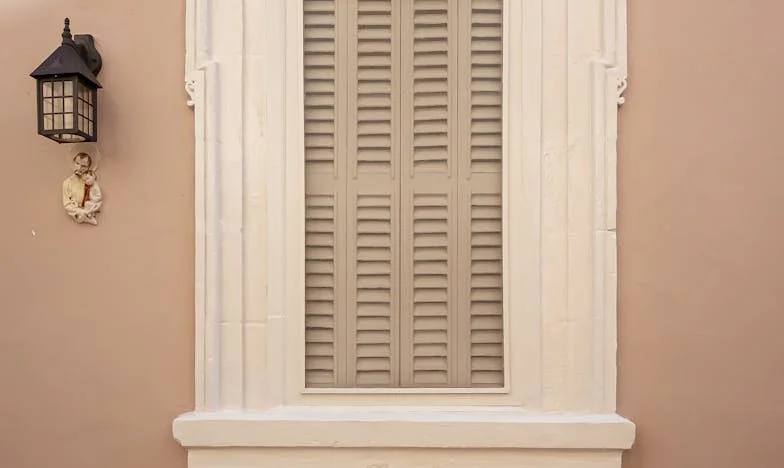 Tulipany z bazaru i cisza w nocy: Historia utraconego zaufania