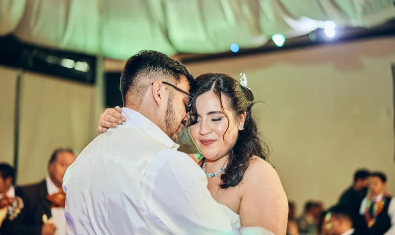 Znalazłem cieplejszą szyję – historia o zdradzie, rodzinie i poszukiwaniu siebie