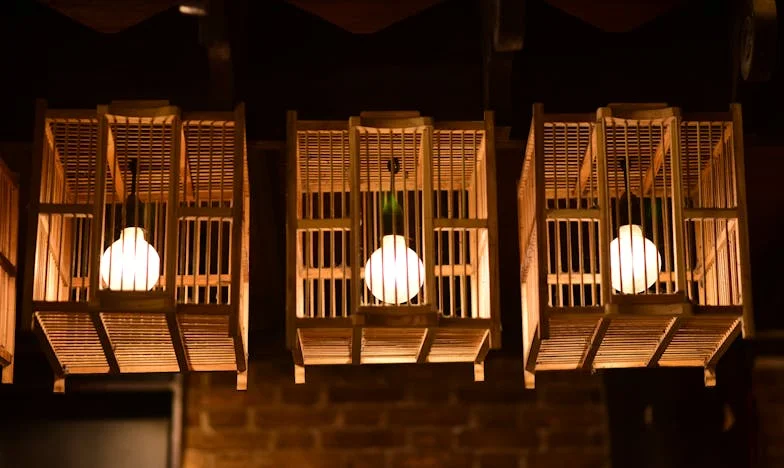 Niewidzialna Żona: Rozbita Urodzinowa Iluzja