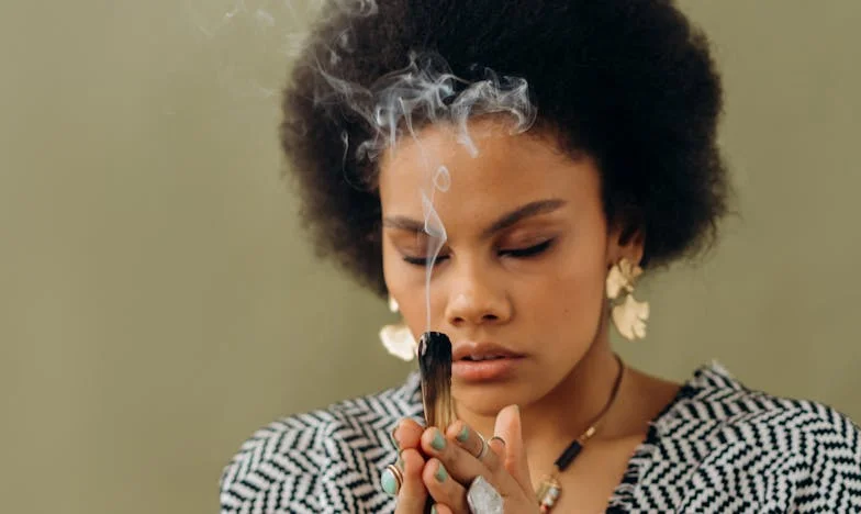 Babcia, która psuje atmosferę – historia o miłości, żalu i rodzinnych ranach