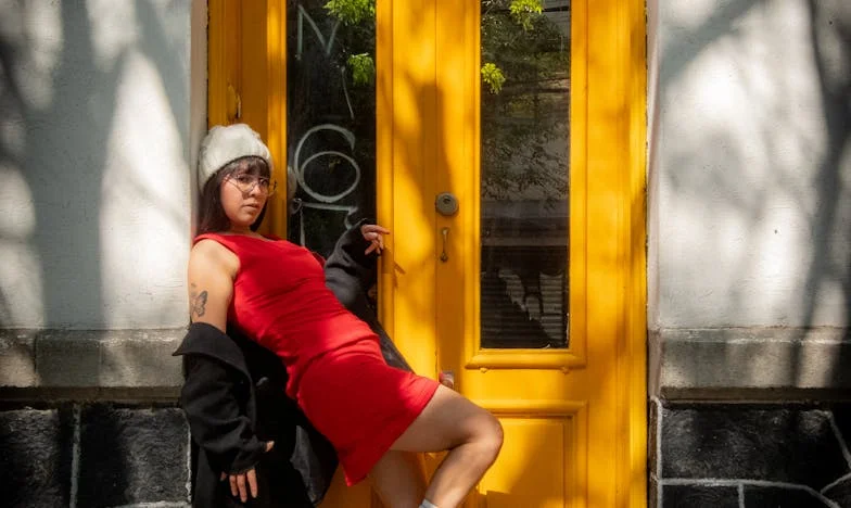 Mąż wyjechał w delegację i nie wrócił. Po tygodniu przysłał SMS: „Zaczynam nowe życie” – Moja historia o zdradzie, samotności i sile, której nie znałam