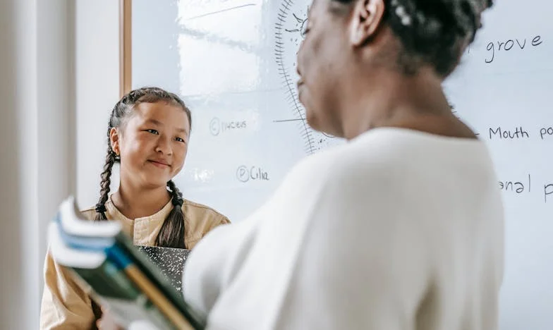 Między Ciszą a Kłamstwem: Historia o Zdradzie i Odwadze