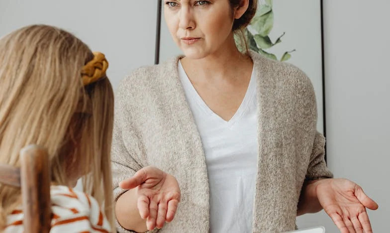 Między dwoma ogniskami: Gdy teściowa zapragnęła nowego życia, a rodzina zaczęła się rozpadać