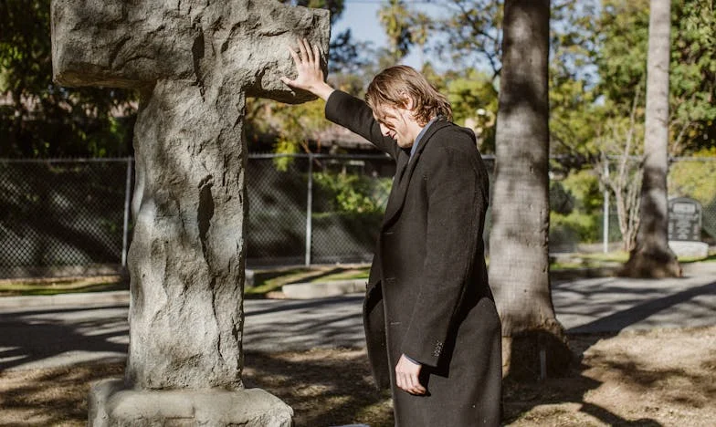 Miłość czy lojalność? Gdy mój mąż zerwał kontakt z moją rodziną – historia, która rozdziera serce