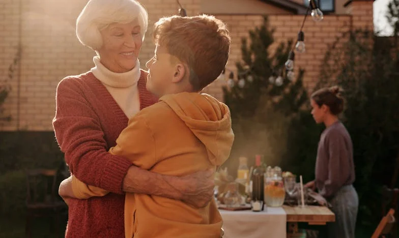 „Nie jesteś wystarczająco fajna, babciu!” – Jak jedno zdanie rozdarło moje serce i zmieniło moją rodzinę