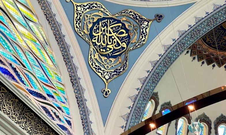 Niewidzialne Granice: Między Pomocą a Wtrącaniem się