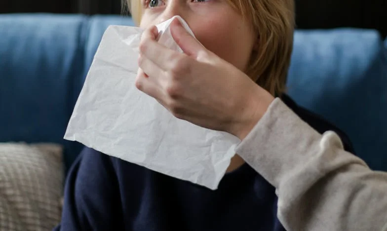 Zakazana pomoc: Gdy mąż zabronił mi wsparcia własnej mamy po narodzinach córki