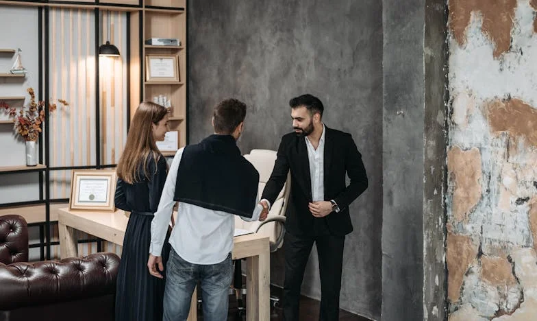 Kiedy życie odwraca się plecami: Historia Julii, samotnej matki z krakowskiego Kazimierza