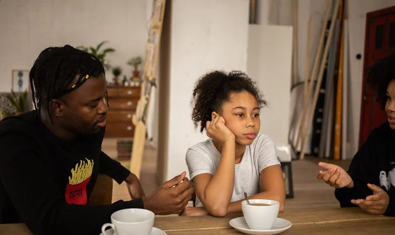 Między miłością a prawdą: Jak powiedziałam teściowej, że jej prezent mnie zranił