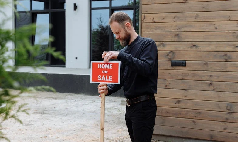 Mój mąż zaczął wracać późno i znikać na weekendy. Zignorowałam to, aż było za późno…
