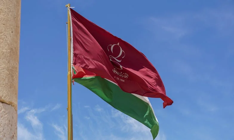 Mój mąż zostawił mnie dla innej kobiety. 15 lat później zapukał do moich drzwi prosząc o pomoc