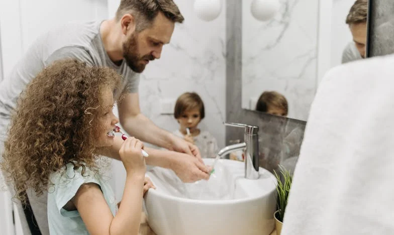 Teściowa przyniosła nam wiadro przerośniętych ogórków. Wszystkie były wielkie i dojrzałe. Zośce dała coś innego.