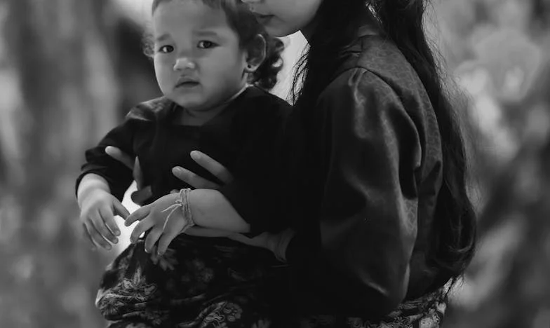 Cień Samotności: Historia Matki z Krakowa