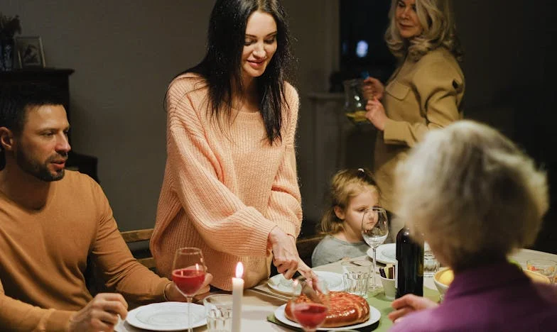 „Mamo, nie mogę już tego znieść. Przepraszam, ale muszę odebrać Ci klucze do naszego mieszkania” – Jak stanąłem po stronie żony przeciwko własnej matce