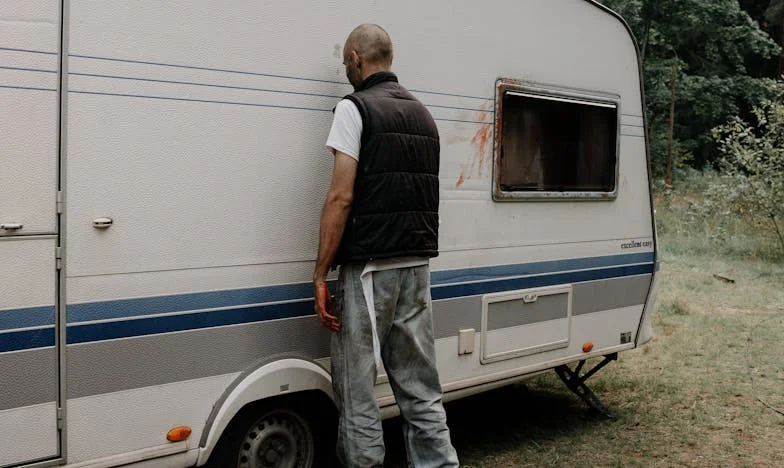 Rozpad więzi: Historia o domu dziadka, rodzinnych konfliktach i zdradzie