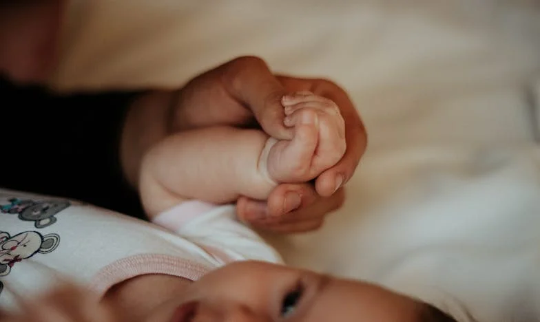 „Dopóki się z nim nie rozwiedzie, nie dostanie od nas ani grosza”: Moja walka o przyszłość córki