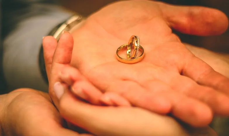 Jak modlitwa dała mi siłę przetrwać małżeństwo, które mnie łamało: Moja opowieść o wierze, poświęceniu i nowym początku