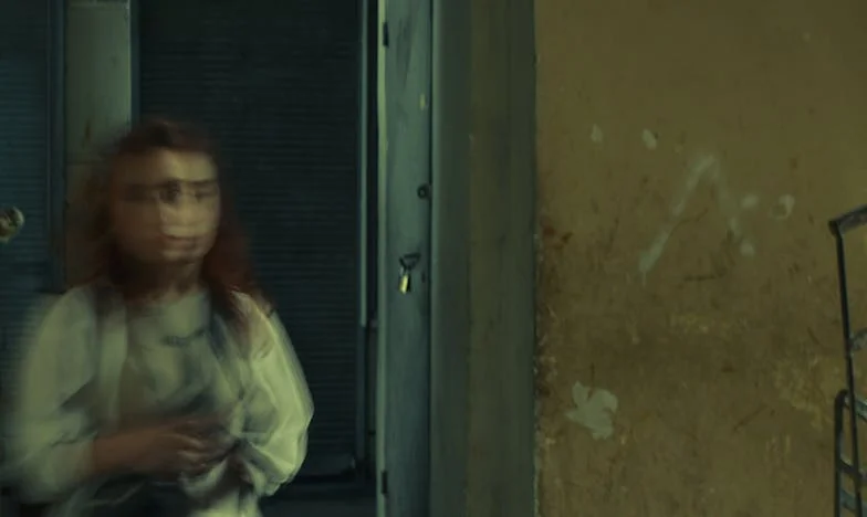 Klucze do Przeszłości: Rodzina na Krawędzi