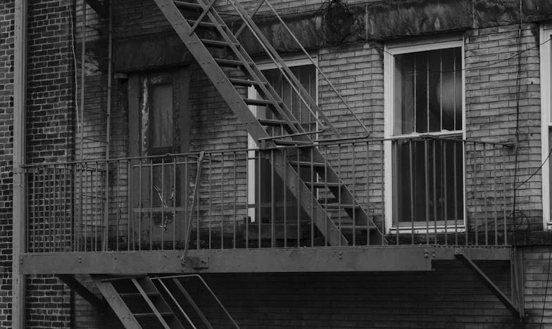 Mój syn otworzył drzwi policji. To był moment, w którym zaczęliśmy nowe życie – opowieść matki, która uciekła z piekła domowej przemocy