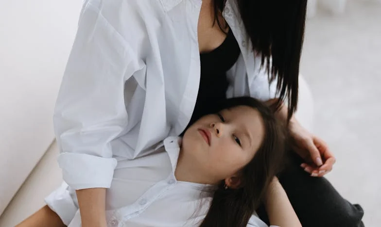 Przez okno: Matka wśród burzy zdrady