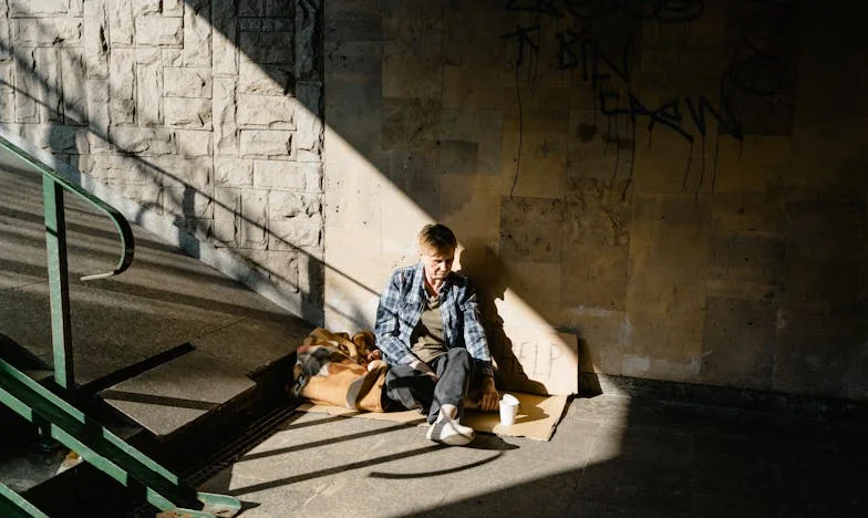 Zwycięstwo w burzy: Jak z bezdomnej stałam się głosem społeczności