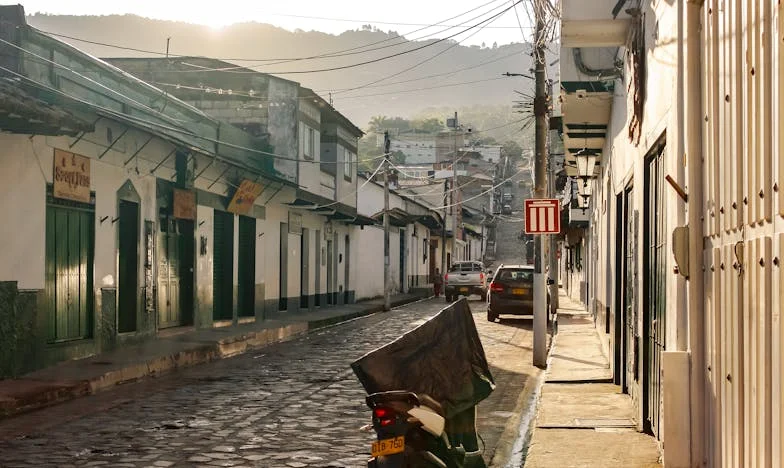 Ispod istog krova: Priča jedne bake o ljubavi, boli i razdoru