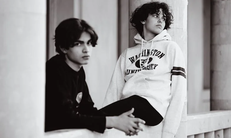 Ispod Istog Krova: Priča o Pohlepi, Obitelji i Oprostu