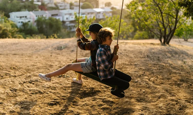 Kad istina zaboli: Prijateljstvo, izdaja i jedno dijete