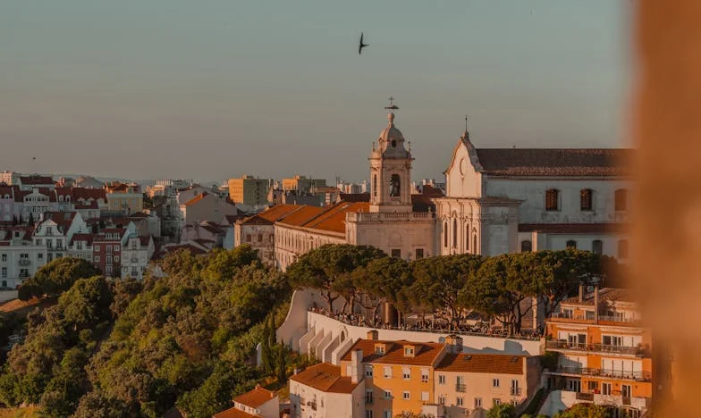Kad Dom Nije Sigurno Mjesto: Priča o Bijegu, Povjerenju i Izdaji