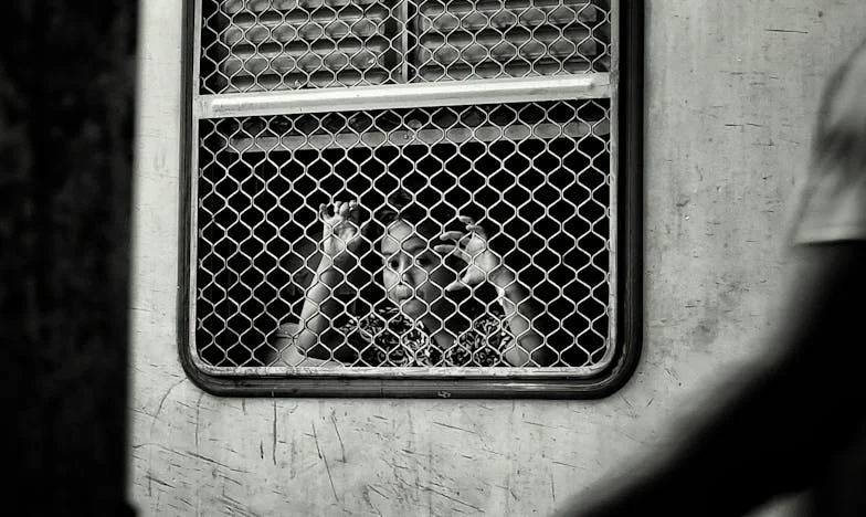 Stan koji dijeli obitelj: Priča o ljubavi, pohlepi i granicama