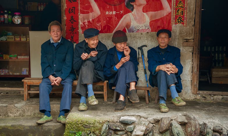 U sjeni njezine prošlosti: Suočavanje sa suprugovom bivšom i vlastitim nesigurnostima