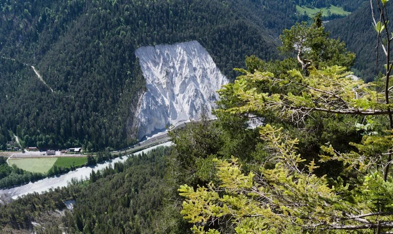 Kad je trogodišnji Amar otvorio vrata policiji: Moja borba za slobodu iz obiteljskog pakla