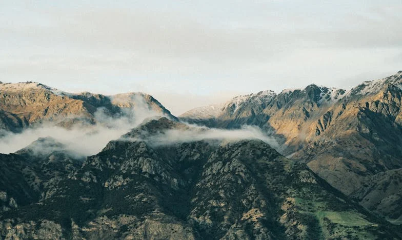 Razbijeno Povjerenje: Dvanaest Godina Tišine