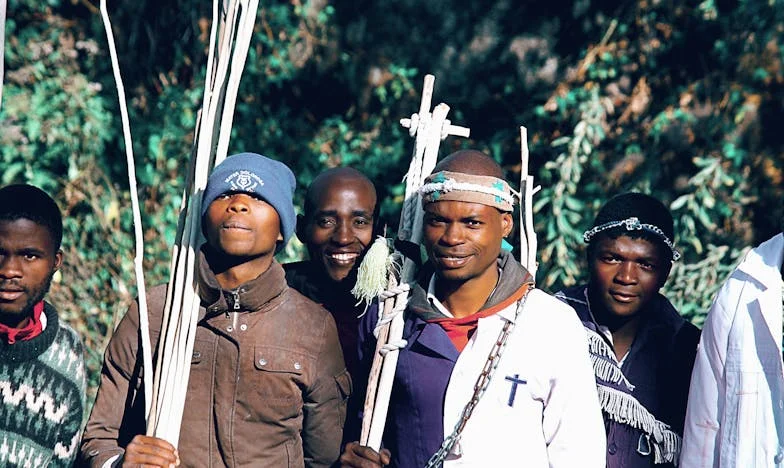 Ispod istog krova: Priča o granicama i prijateljstvu na rubu pucanja