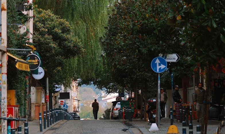 Vidjela sam svog šogora s drugom ženom i šutjela zbog trudne sestre: sada sam ja kriva za sve